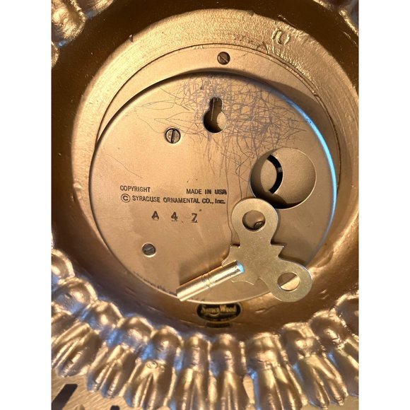 MCM SYROCO 16" Gold SUNBURST 8-DAY JEWELED MID-CENTURY ATOMIC CLOCK & KEY WORKS - Picture 6 of 7